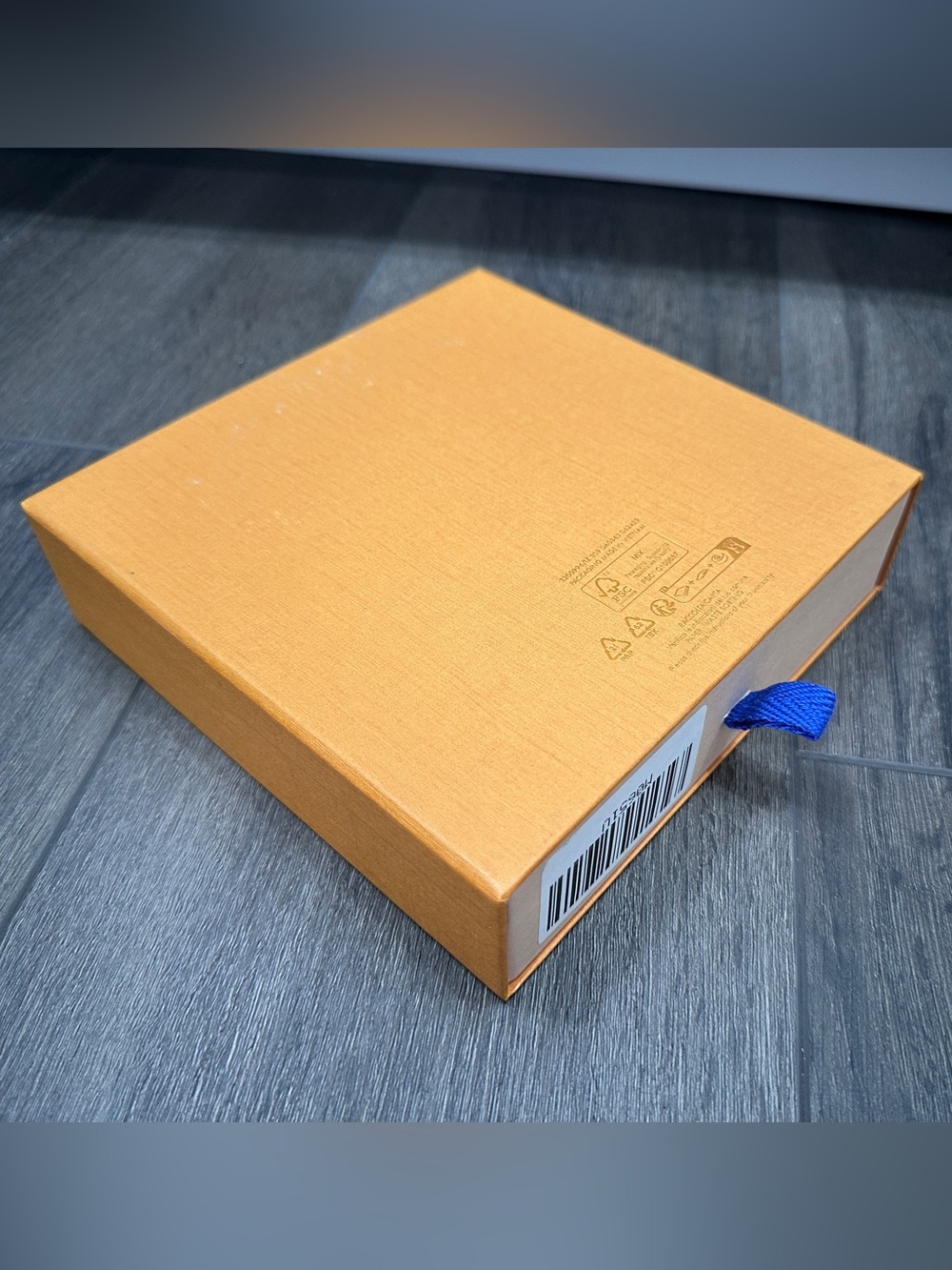 LOUIS VUITTON SIGNATURE ORANGE PAPER EMPTY WALLET BOX. PRE-OWNED. - Picture 11 of 12